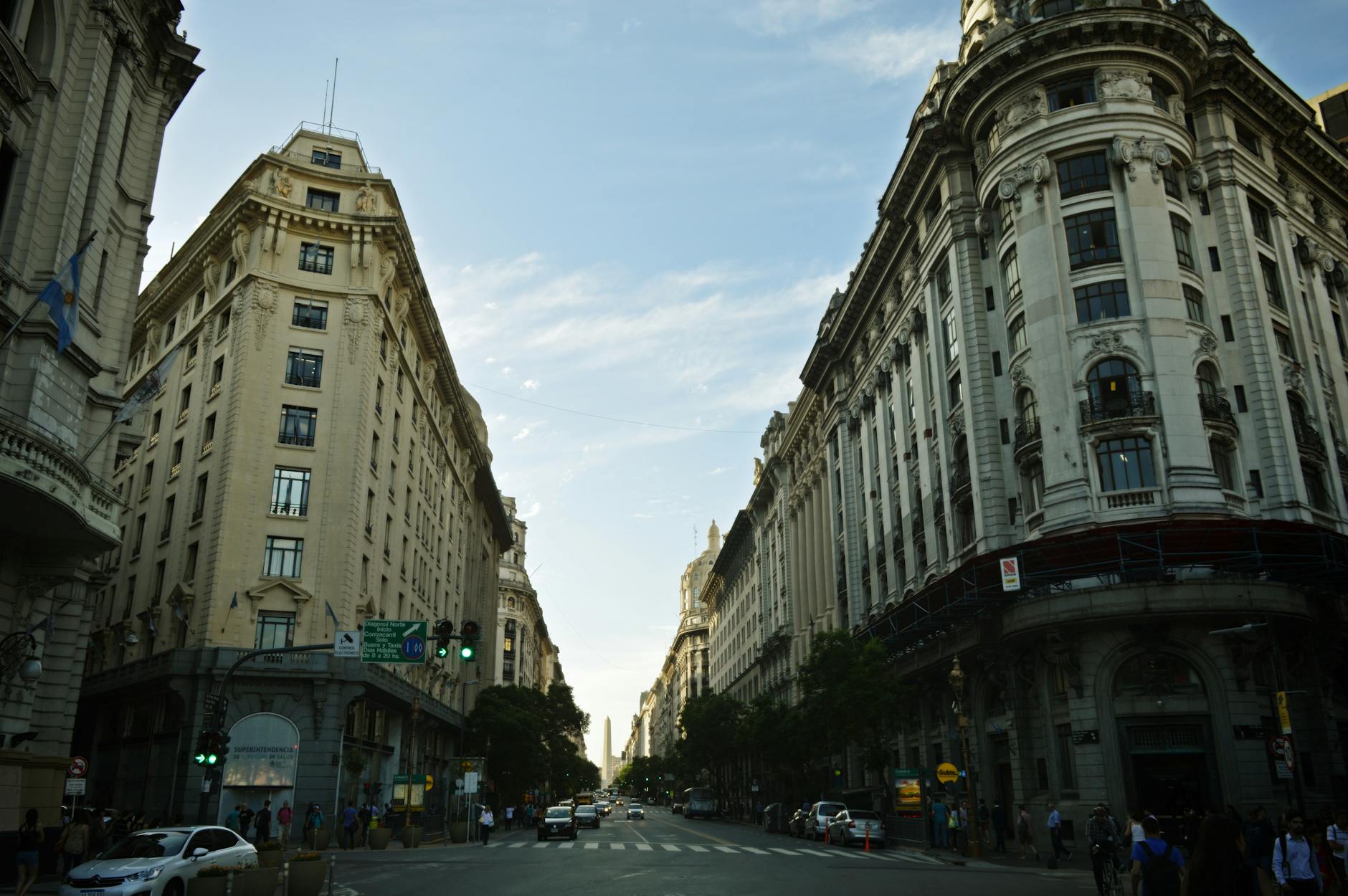 Eleganckie kamienice w europejskim stylu w centrum Buenos Aires